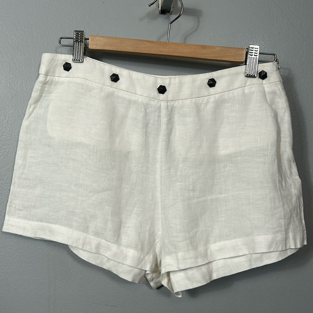 Ayres white linen short studded waist size 40 US 30”